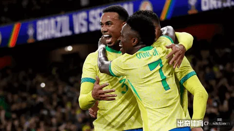 英格兰队世界杯2-0战胜巴拿马：贝林厄姆助攻凯恩破纪录，宽萨受伤离场2026赛季焦点回顾